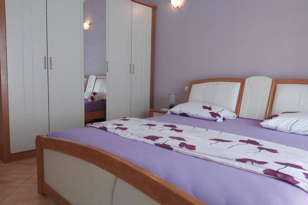 Beautiful Apartment 80 M From The Sea Marusici  Buitenkant foto