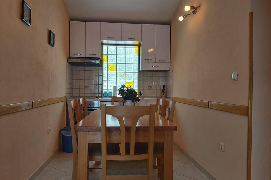 Beautiful Apartment 80 M From The Sea Marusici  Buitenkant foto